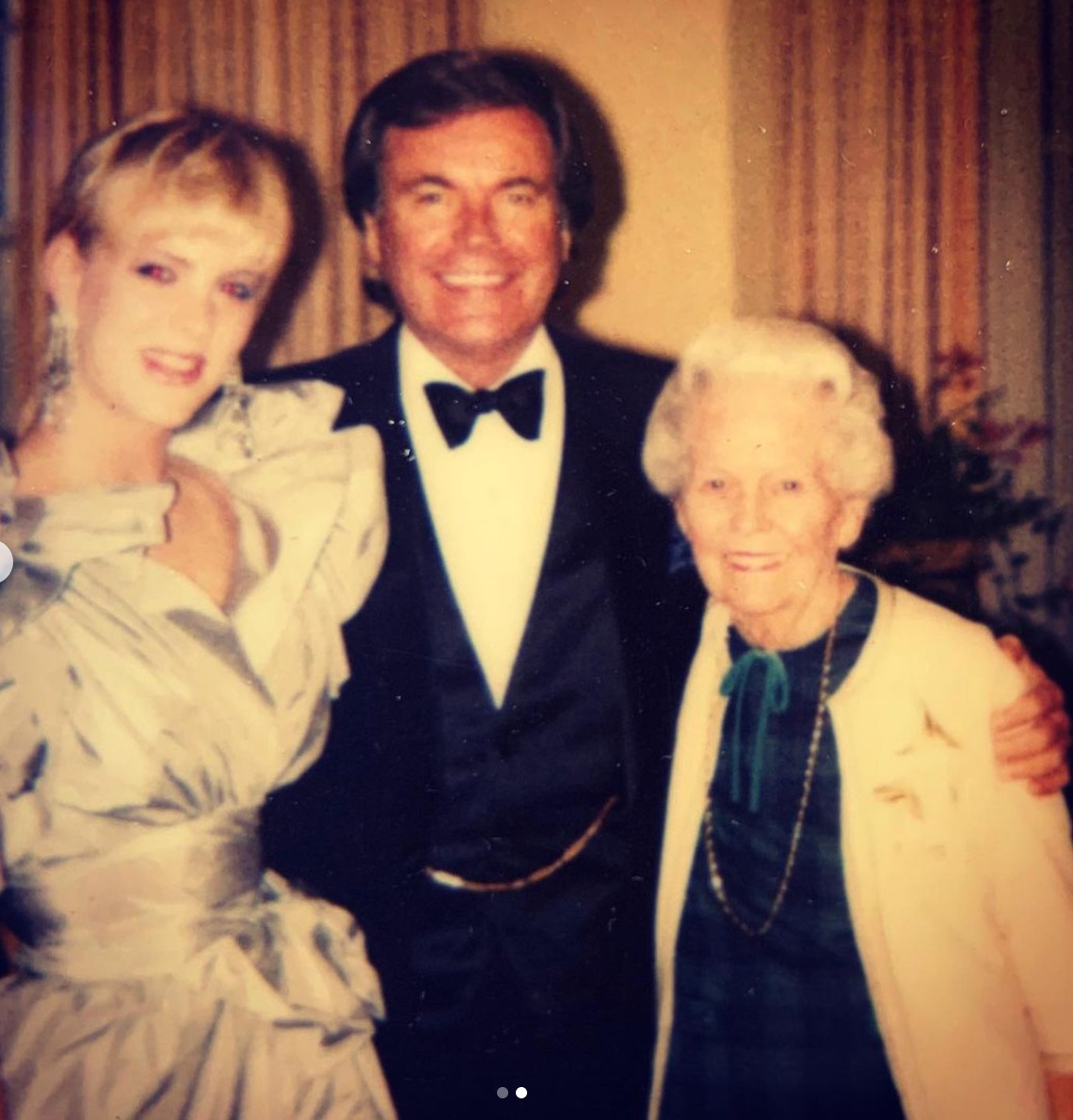 Thinking of my wonderful mother, Hazel — or as everyone called her, “Chatty” — on her birthday today.
She had such a big heart and a joyful spirit. I was so lucky to have her as my mom. 💕
.
.
.

#RobertWagner #HazelWagner #ChattyWagner #Family #MothersLove #ClassicHollywood #OldHollywood #GoldenAgeOfHollywood #Remembering