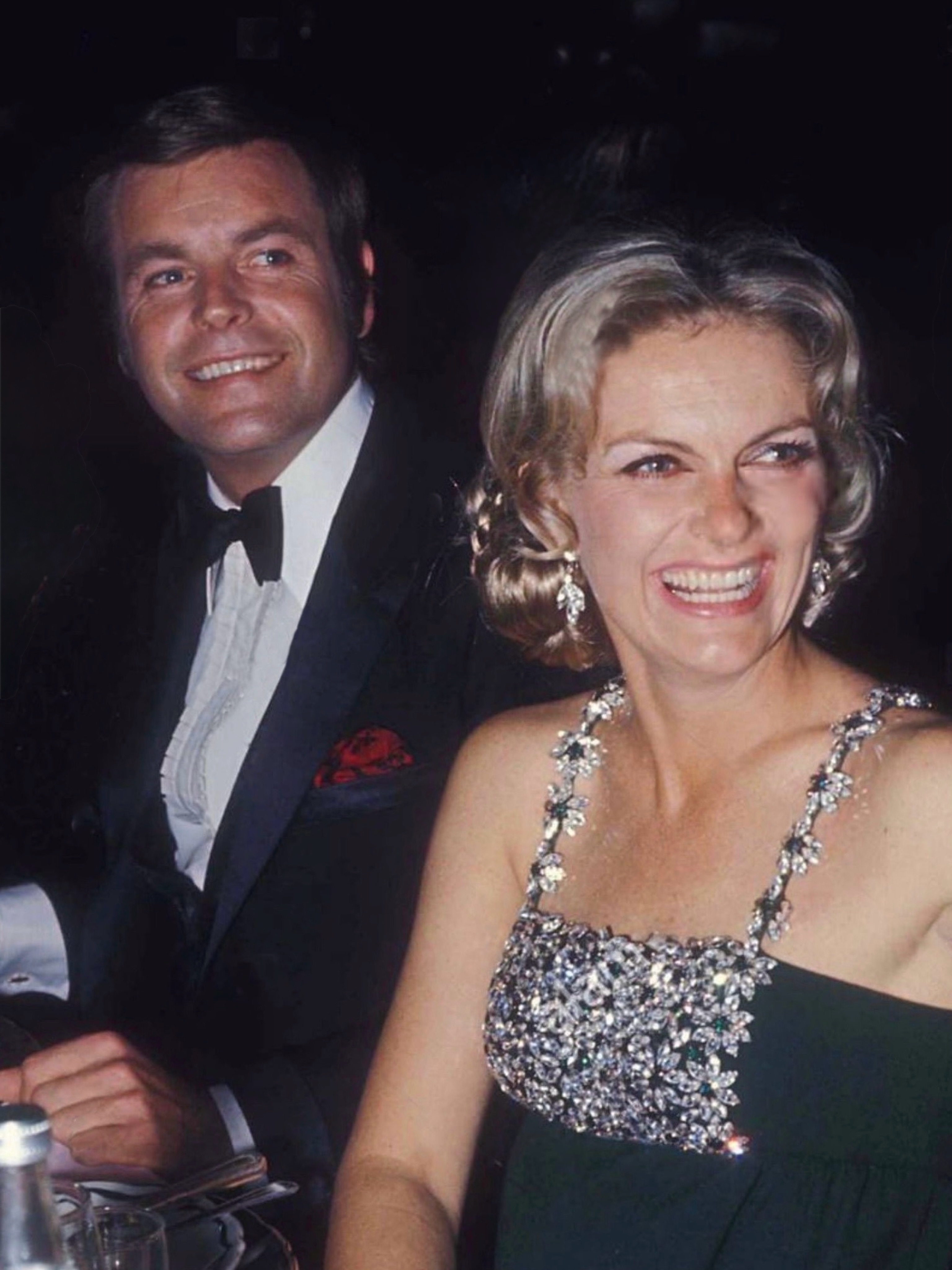 Remembering my dear 2nd wife Marion Marshall on her heavenly birthday today. She brought so much joy and gave me our beautiful daughter Katie, while also blessing me with her wonderful sons, Peter and Josh.  Today, I’m reflecting on the many memories we shared and holding Katie and Josh especially close in my thoughts. @katewags_511 @featheredfish 
.
.
.
#marionmarshall #robertwagner #katiewagner #familyisforever